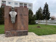 Linden and chestnut alley decorates Gab��k park